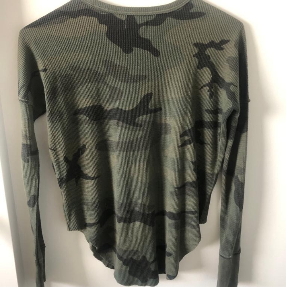 ๐2 for $15๐ TNA Alder Camo Thermal - Picture 4 of 8